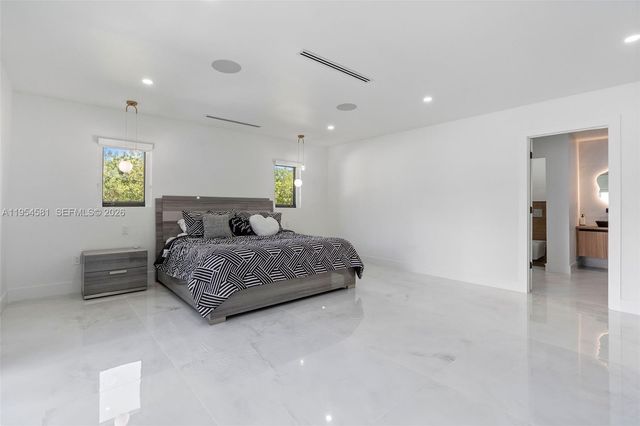 12425 SW 226th St, Miami, FL 33170