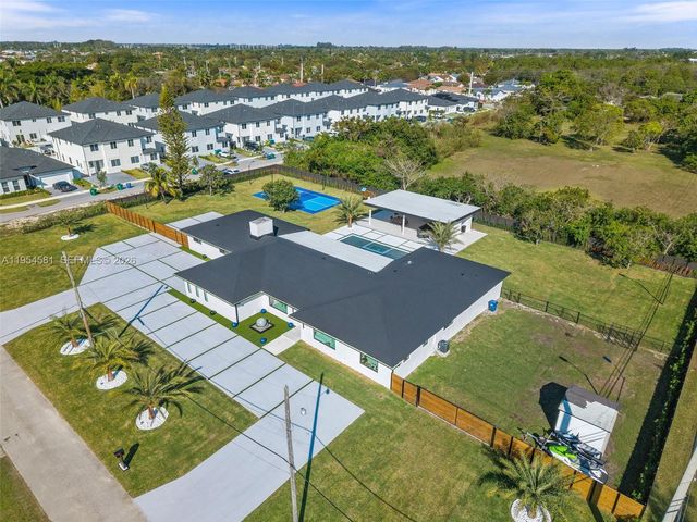 12425 SW 226th St, Miami, FL 33170