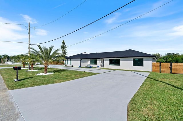 12425 SW 226th St, Miami, FL 33170