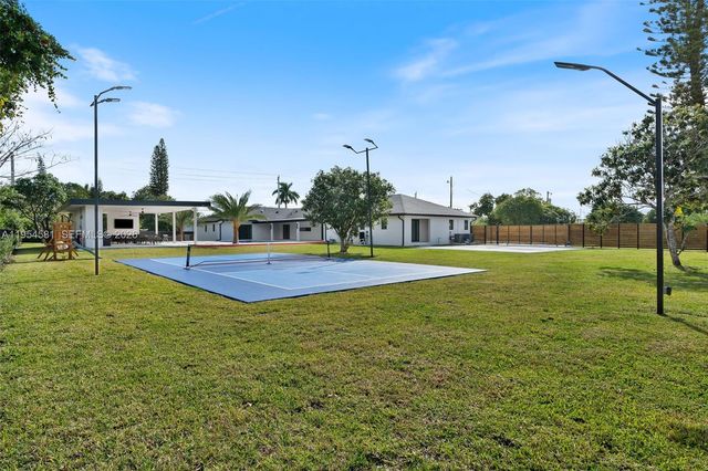 12425 SW 226th St, Miami, FL 33170