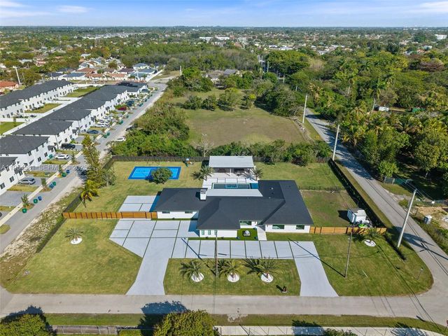 12425 SW 226th St, Miami, FL 33170