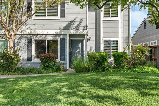 131 Cambridge Dr, Vacaville, CA 95687