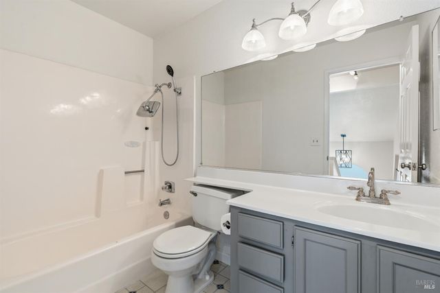 131 Cambridge Dr, Vacaville, CA 95687