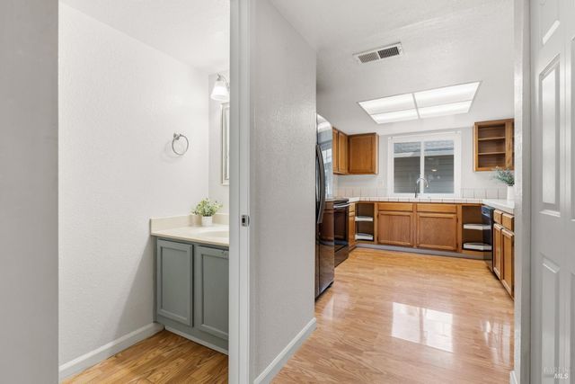 131 Cambridge Dr, Vacaville, CA 95687