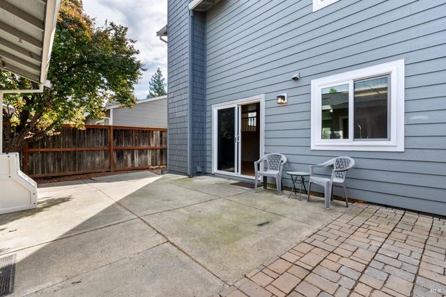 131 Cambridge Dr, Vacaville, CA 95687