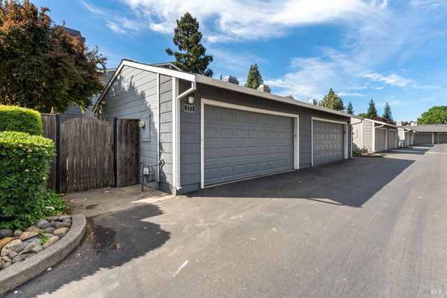 131 Cambridge Dr, Vacaville, CA 95687