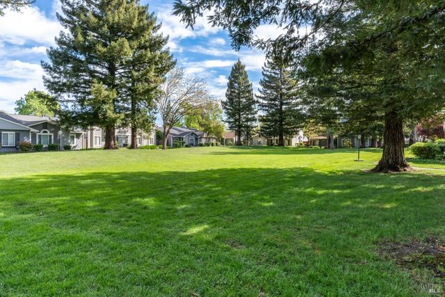 131 Cambridge Dr, Vacaville, CA 95687