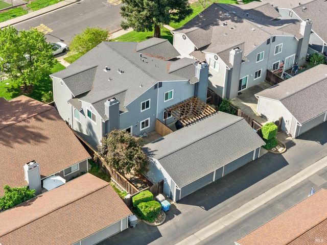 131 Cambridge Dr, Vacaville, CA 95687