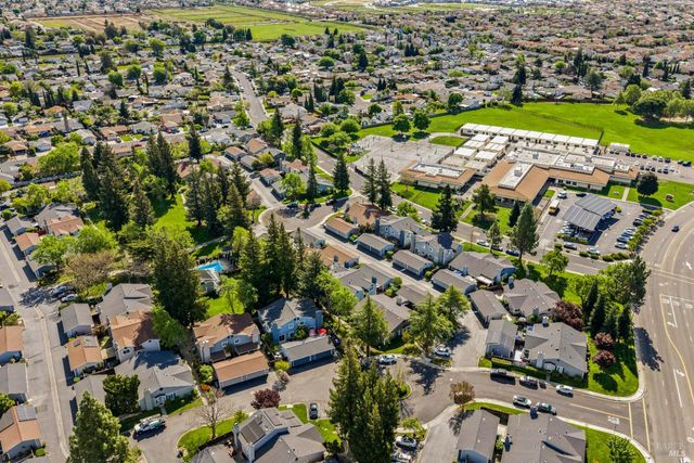 131 Cambridge Dr, Vacaville, CA 95687