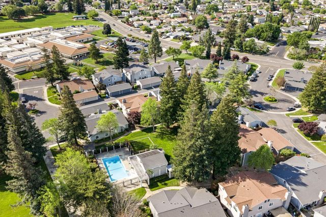 131 Cambridge Dr, Vacaville, CA 95687