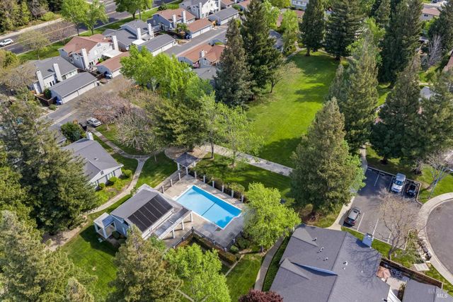 131 Cambridge Dr, Vacaville, CA 95687