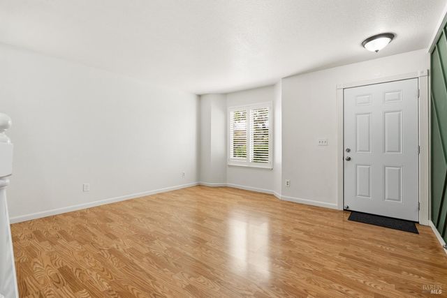 131 Cambridge Dr, Vacaville, CA 95687