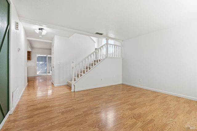 131 Cambridge Dr, Vacaville, CA 95687