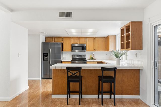 131 Cambridge Dr, Vacaville, CA 95687