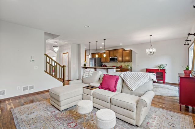 11624 Ivywood Circle, Woodbury, MN 55129