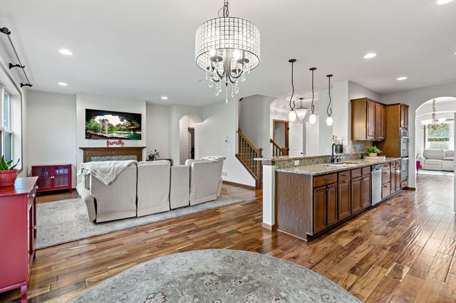 11624 Ivywood Circle, Woodbury, MN 55129
