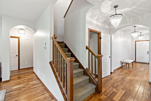 11624 Ivywood Circle, Woodbury, MN 55129