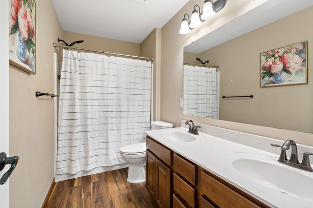 11624 Ivywood Circle, Woodbury, MN 55129