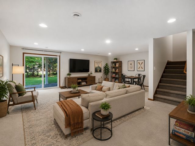 11624 Ivywood Circle, Woodbury, MN 55129
