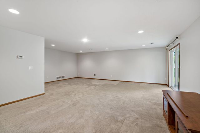 11624 Ivywood Circle, Woodbury, MN 55129