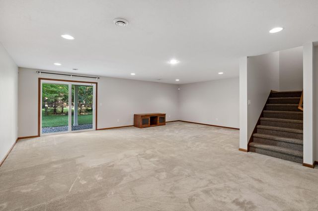 11624 Ivywood Circle, Woodbury, MN 55129