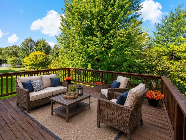 11624 Ivywood Circle, Woodbury, MN 55129