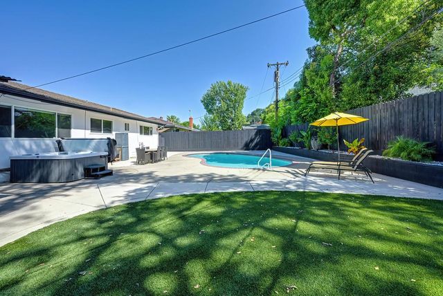 4404 Rollingrock Way, Carmichael, CA 95608