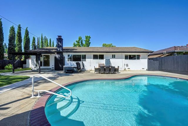 4404 Rollingrock Way, Carmichael, CA 95608