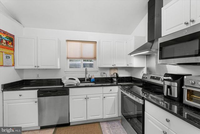 8304 HARLAND DR, Springfield, VA 22152