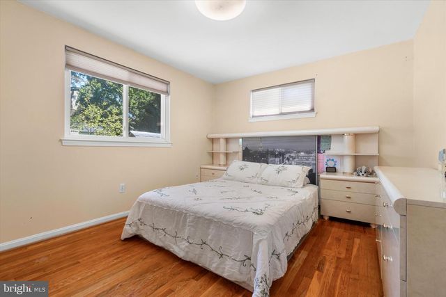 8304 HARLAND DR, Springfield, VA 22152
