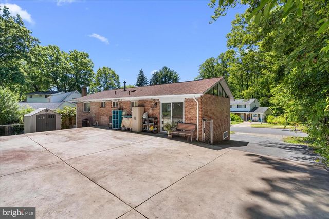 8304 HARLAND DR, Springfield, VA 22152