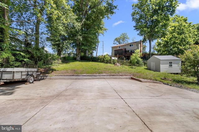 8304 HARLAND DR, Springfield, VA 22152