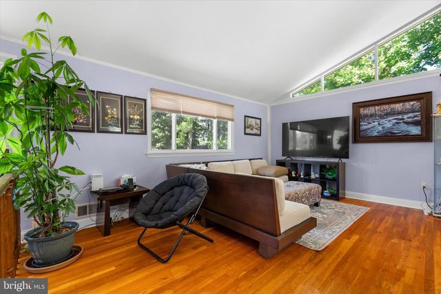 8304 HARLAND DR, Springfield, VA 22152