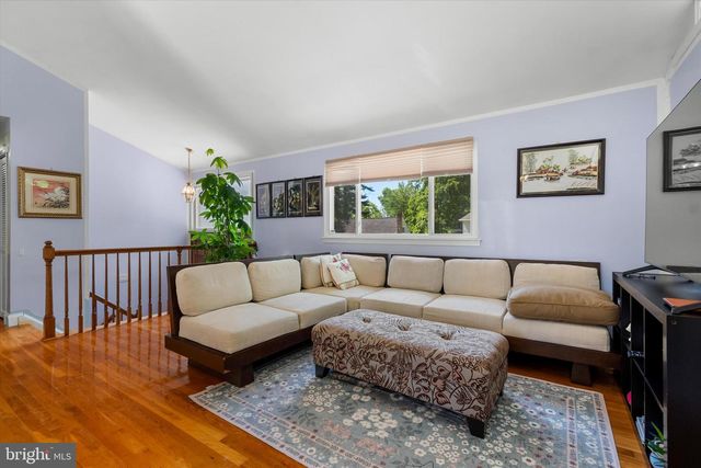 8304 HARLAND DR, Springfield, VA 22152