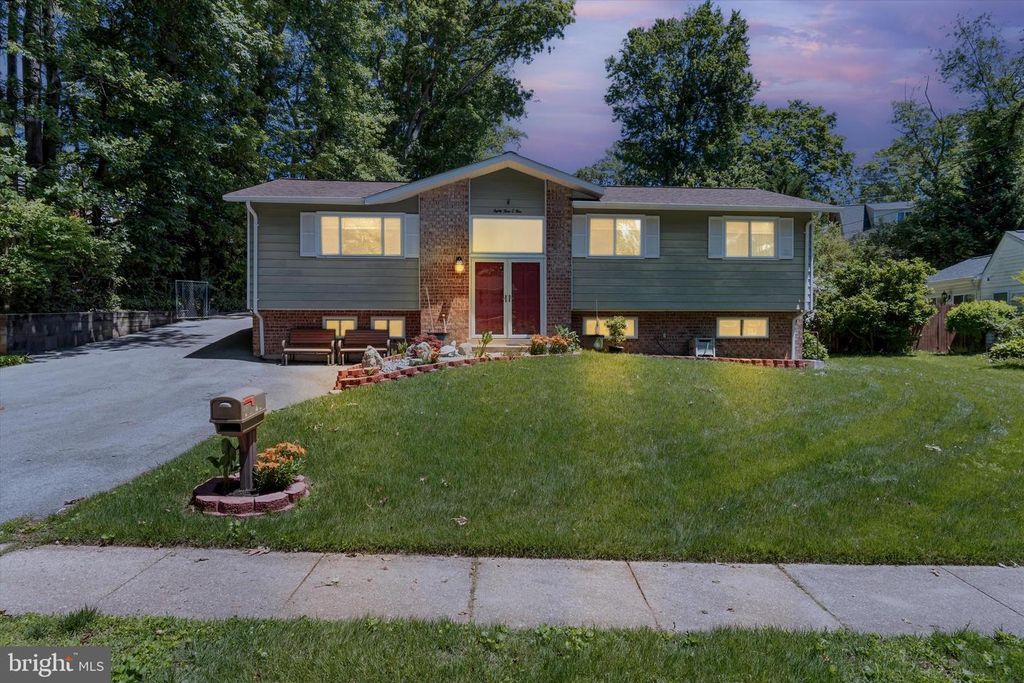 8304 HARLAND DR, Springfield, VA 22152