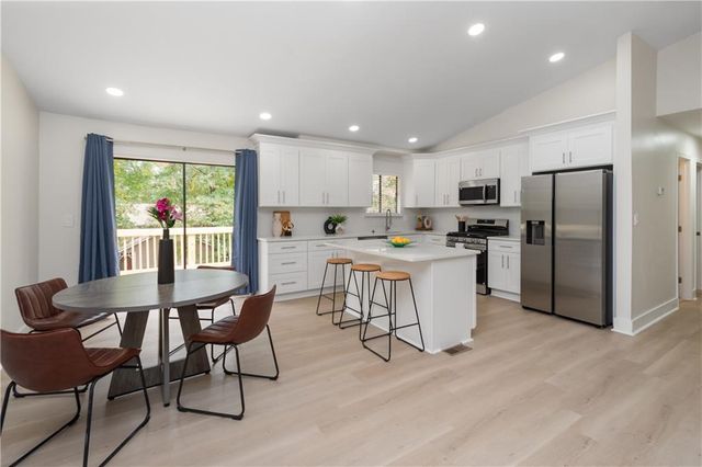 2432 Mistletoe Lane, Snellville, GA 30039