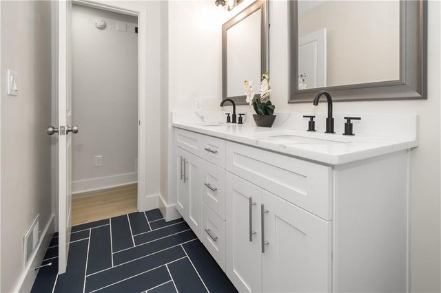 2432 Mistletoe Lane, Snellville, GA 30039