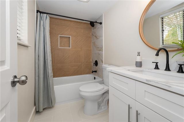 2432 Mistletoe Lane, Snellville, GA 30039