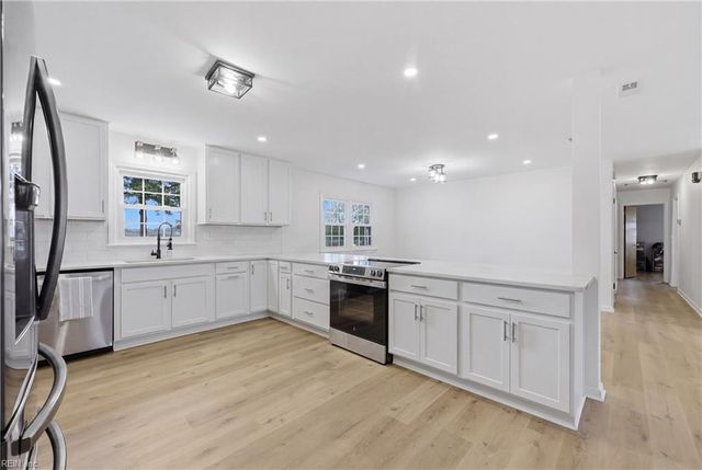 128 Convention DR, Virginia Beach, VA 23462
