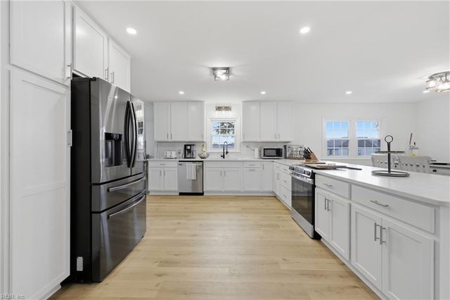 128 Convention DR, Virginia Beach, VA 23462
