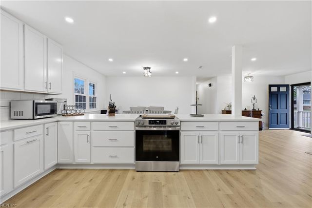 128 Convention DR, Virginia Beach, VA 23462