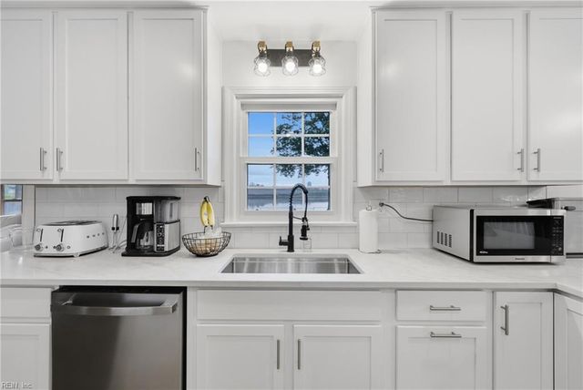 128 Convention DR, Virginia Beach, VA 23462