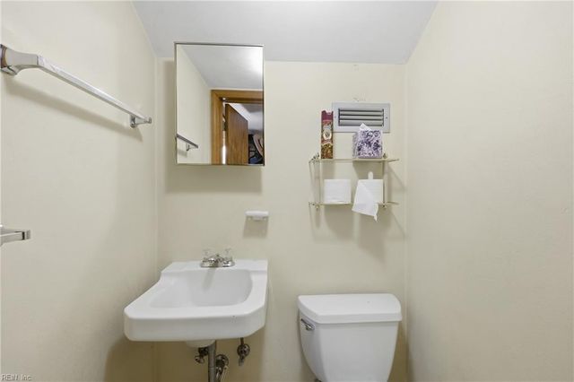 128 Convention DR, Virginia Beach, VA 23462