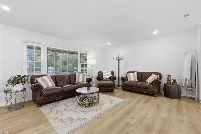 128 Convention DR, Virginia Beach, VA 23462