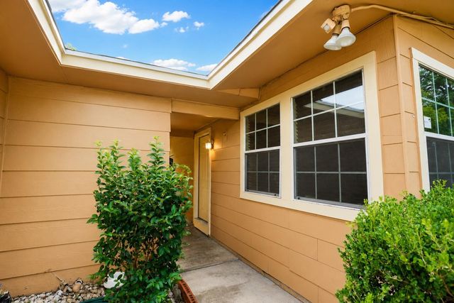 1508 S Walnut ST, Georgetown, TX 78626