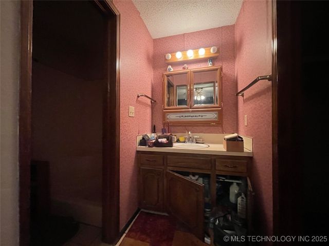 3009 Hilltop Avenue, Muskogee, OK 74403