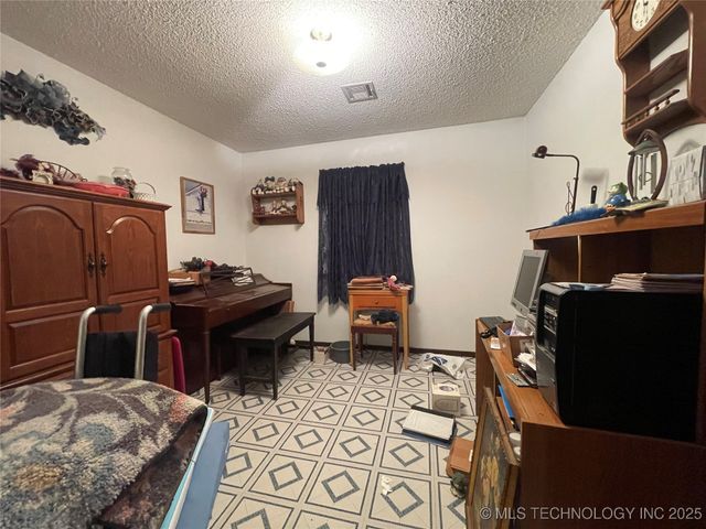 3009 Hilltop Avenue, Muskogee, OK 74403