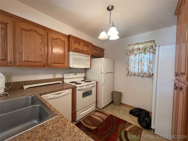 3009 Hilltop Avenue, Muskogee, OK 74403