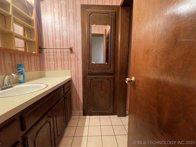 3009 Hilltop Avenue, Muskogee, OK 74403