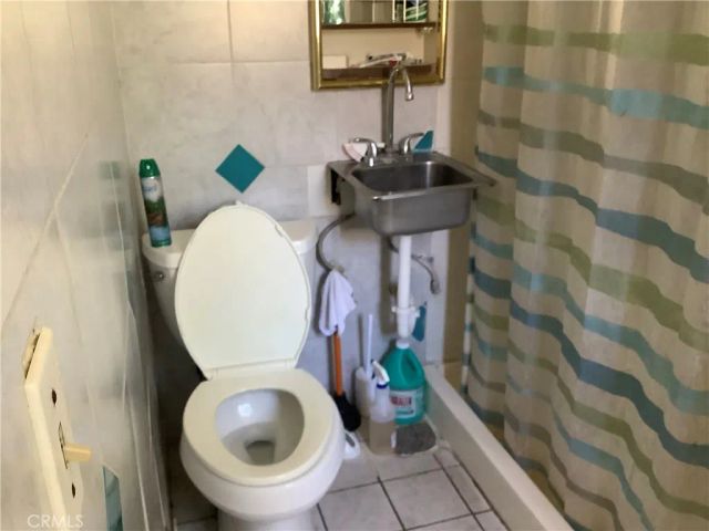 2010 Kilson, Santa Ana, CA 92707